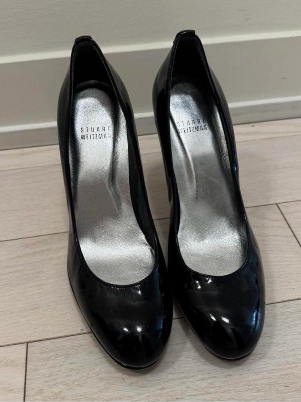 Stuart Weitzman Black Patent Leather Classic Round-Toe Pumps
